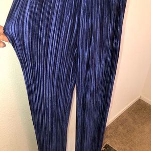 Blue pleated pants